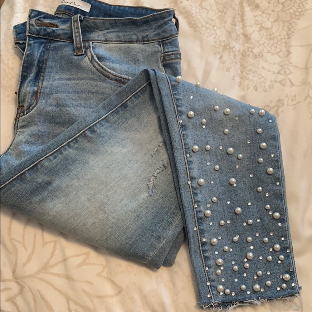 Sequenced crop denim jeans.